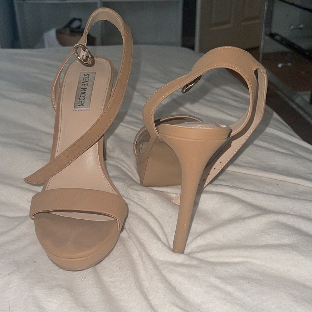 Pre loved Steve Madden platform sandals